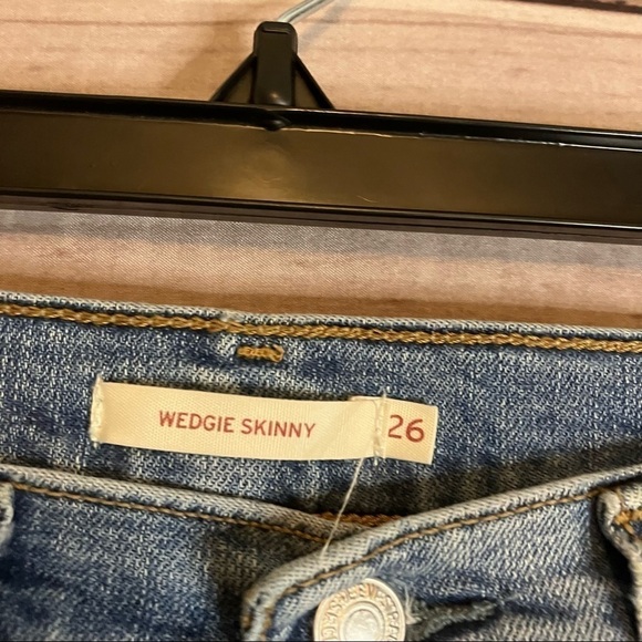 LEVI’S Light Blue High Waisted Wedgie Fit Skinny Jeans - Picture 10 of 12